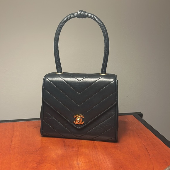 ❌❌ SOLD ❌❌ Chanel Vintage Top Handle Kelly Bag - Picture 3 of 12